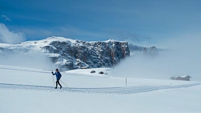 雪山で楽しむスノボツアーの魅力