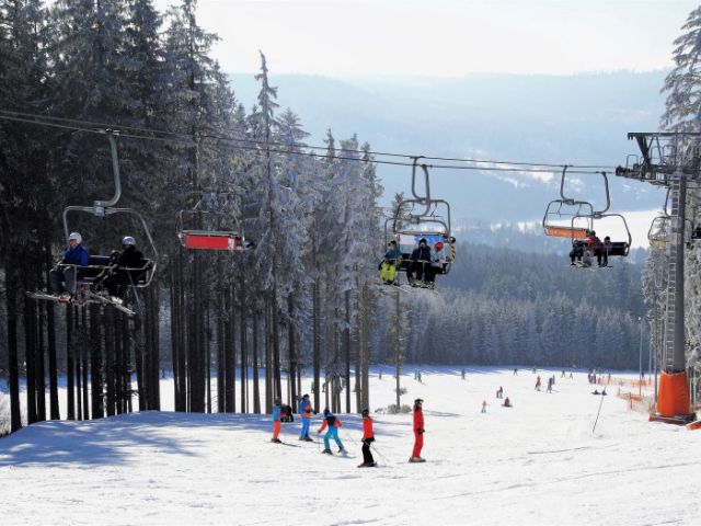 日帰りで楽しむ雪山スノーボードの魅力